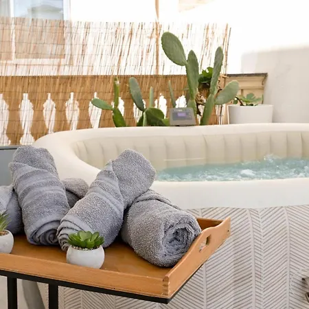 Vue & Jacuzzi - Calme Entre Valette Et Sliema Lejlighed *