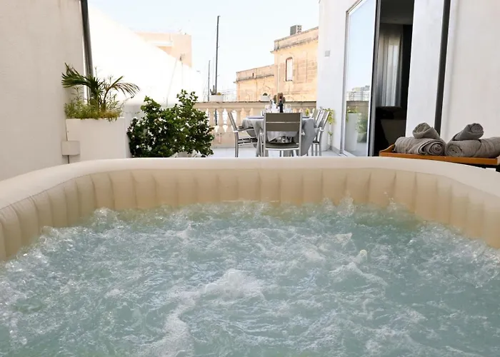 Vue & Jacuzzi - Calme Entre Valette Et Sliema Apartment *