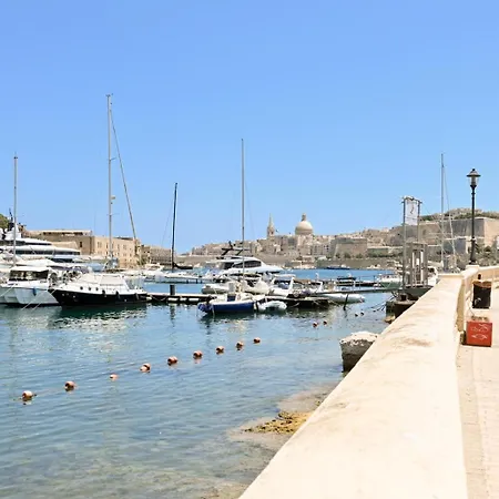 Vue & Jacuzzi - Calme Entre Valette Et Sliema דירה