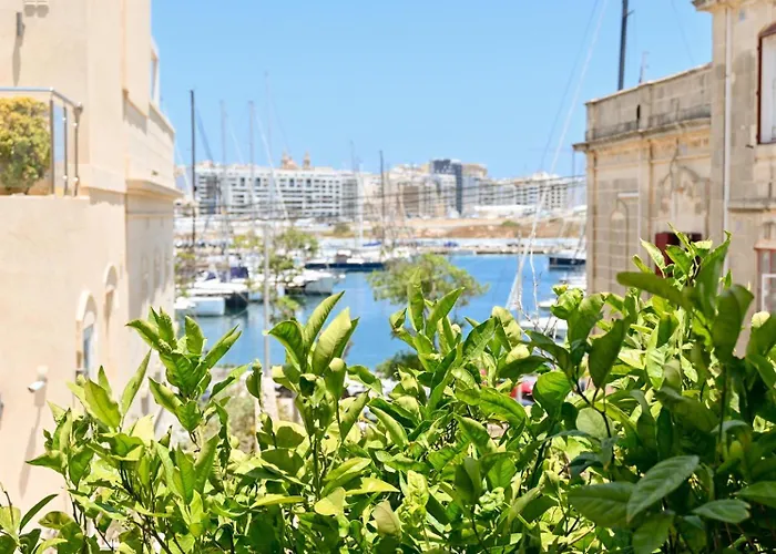 Vue & Jacuzzi - Calme Entre Valette Et Sliema Apartamento